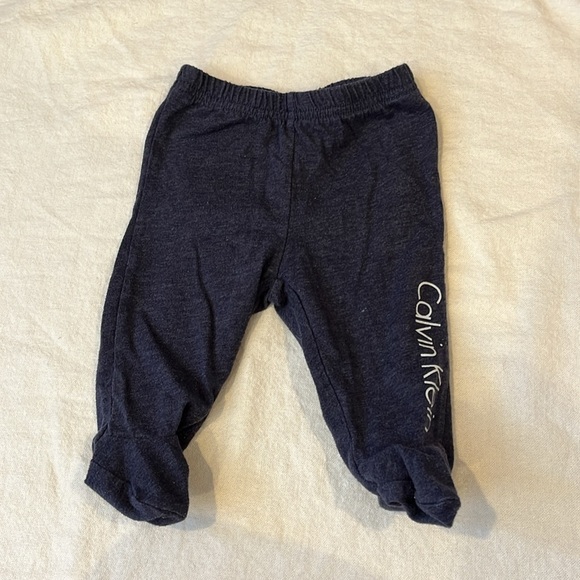 Calvin Klein Matching Set - Picture 7 of 12